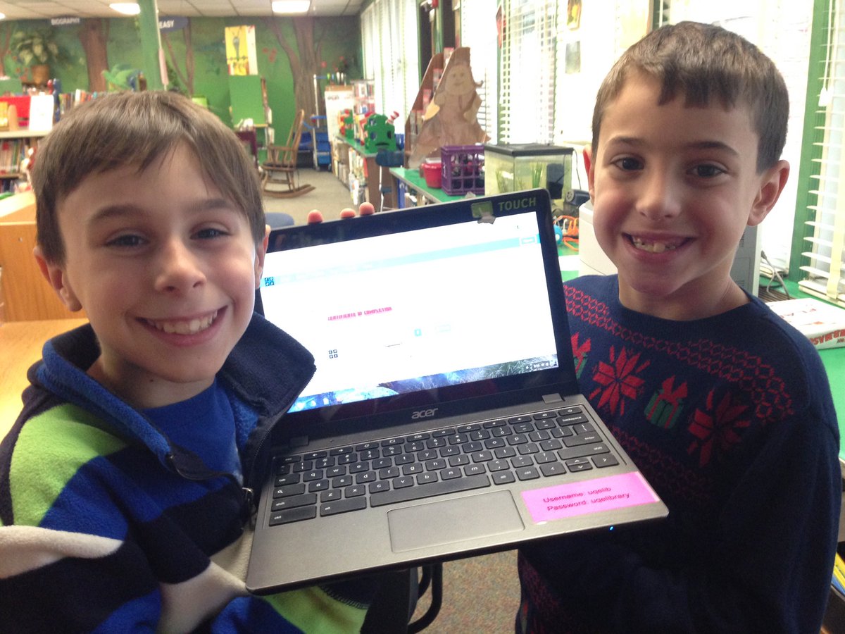 MrsAlfordUnqua's tweet image. #HourofCode2017 @UnquaElementary.  Teamwork and problem-solving at work! @codeorg @MassapequaPS