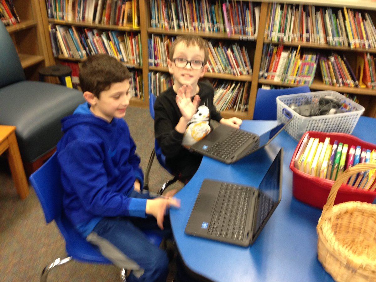 MrsAlfordUnqua's tweet image. #HourofCode2017 @UnquaElementary.  Teamwork and problem-solving at work! @codeorg @MassapequaPS