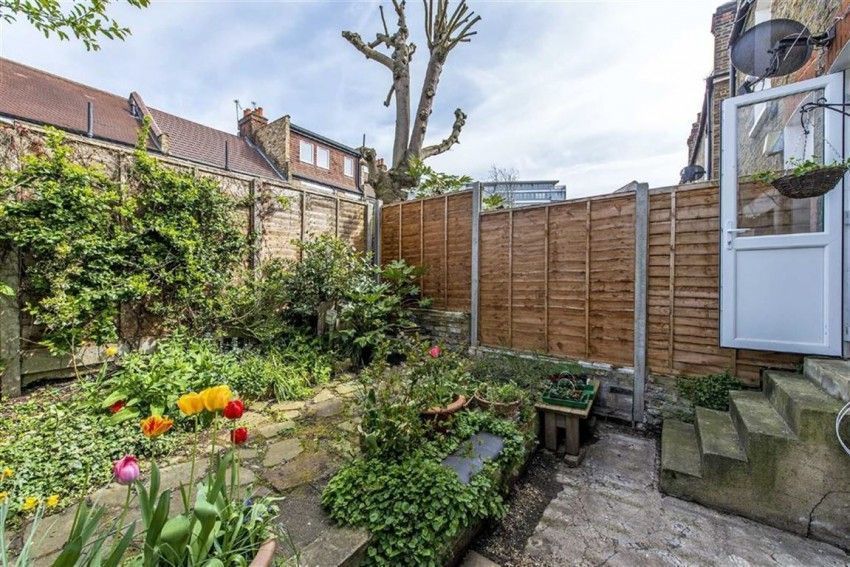 AspireClaphamS's tweet photo. Neutral tones fill this beautiful two bedroom garden flat, the property has been newly refurbished to a high standard giving it a fresh and light feel 😌

View more >>> https://t.co/QwXOk9Vnit
To book a viewing ☎️020 8675 1222
All other enquiries 📧s.clapham@aspire.co.uk https://t.co/XPSga3W1ts