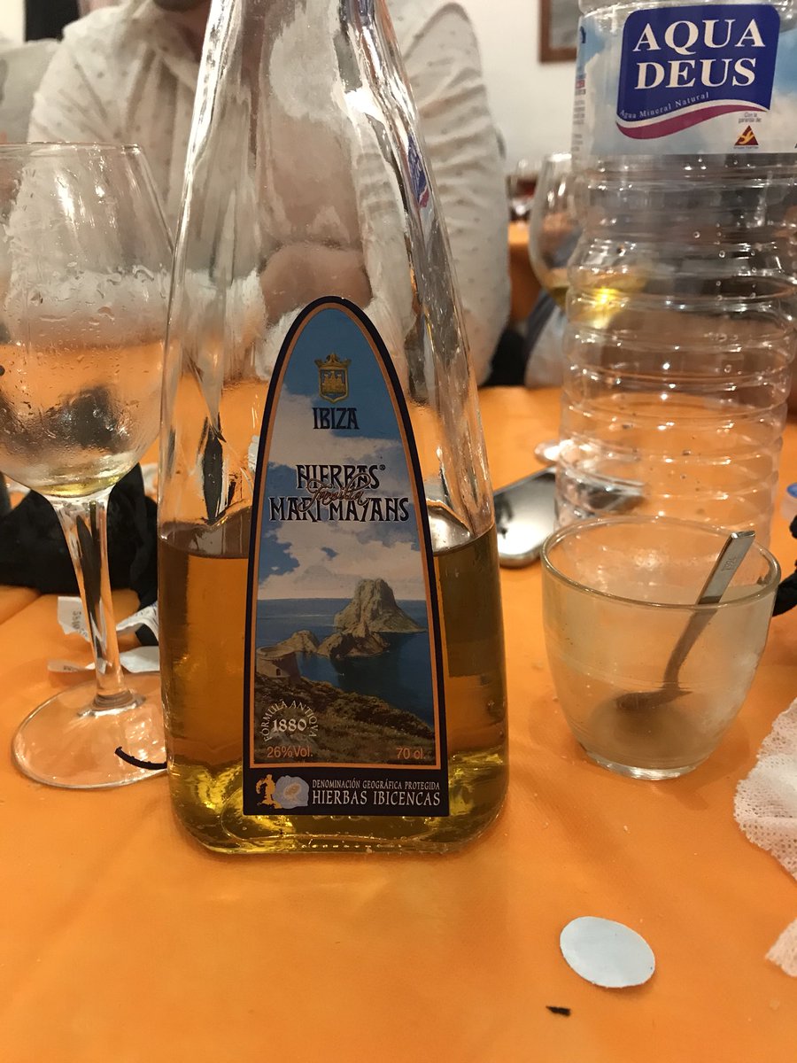 Como manda la tradición!!! Cena de empresa by <a href="/LocactivaRadio/">LOCACTIVA Radio</a> <a href="/atopevela/">Dj Vela</a> @Jonatanlopezdj <a href="/SUPERDJBASS/">DJBASS</a> <a href="/IVAN_IHZ/">IVAN HERNANDEZ</a> <a href="/Jmsdeejay/">JaimeMartinez</a> @Hierbasibicenks