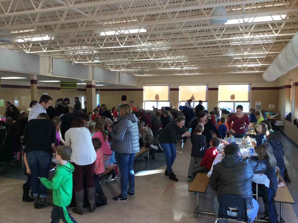 JessWestMB's tweet photo. Gingerbread house making fun at Meadowbrook Elementary. So lucky to have such involved families!
@hssd @mbhssd https://t.co/vFWmiXZ7hs