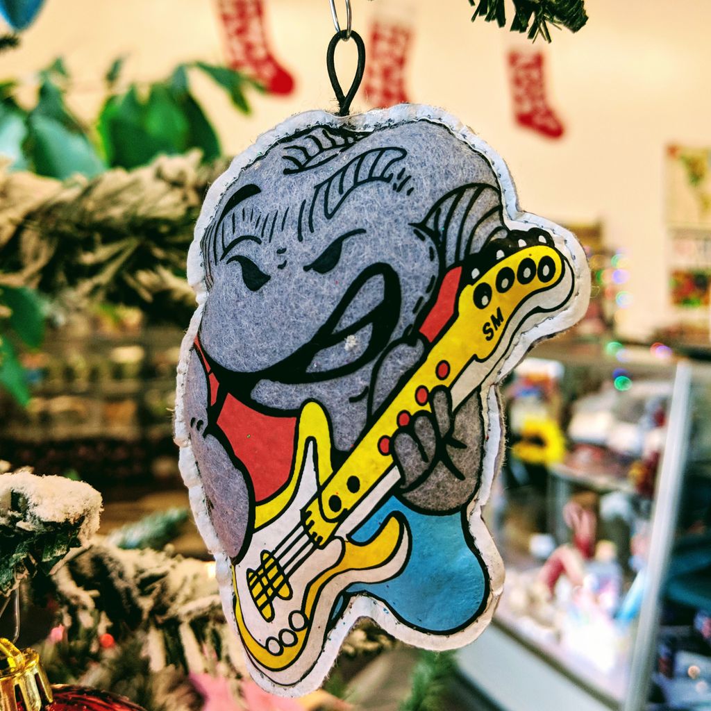 KimmieCandy's tweet photo. ChocoRockin' around the Christmas tree!

#kimmiecandy #kosher #peanutfree #glutenfree #nonGMO #chocorocks #christmas https://t.co/1SIlavWK8g
