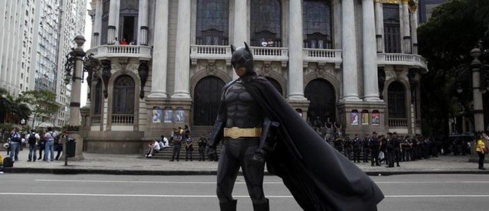 New research finds that kids aged 4-6 perform better during boring tasks when dressed as Batman bit.ly/2CABLRx