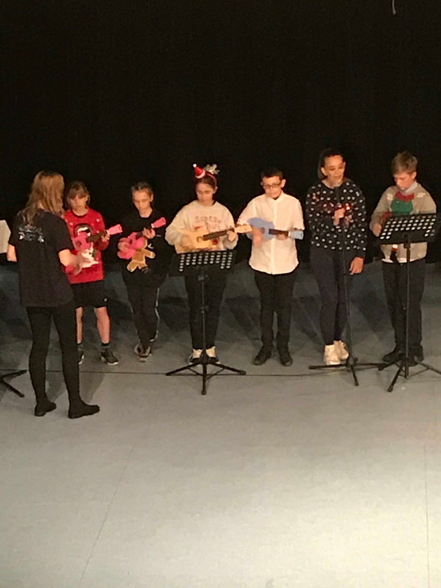 DeanesPerform's tweet photo. #NotJustForChristmas #UkuleleBand #LAMDA #GATECompany Boy Does Nothing #EndofActOne https://t.co/fjiAKuUR0M