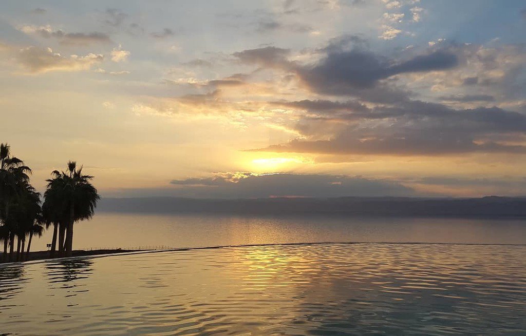 SamaDaneshSwim's tweet photo. My holy place #DeaSea .
.
.
#nofilterneeded #deadsea #jordan #kempinski #amman #view#palmtrees #sunset#moodboard#Bliss #relax#wellbeing#Luxury#swimwear# #mood #pool #spa #fitness #styleblogger #travel #instatravel #instastyle#travelgram
#beach https://t.co/3uOwv8PQD3 https://t.co/0pob0riKhs