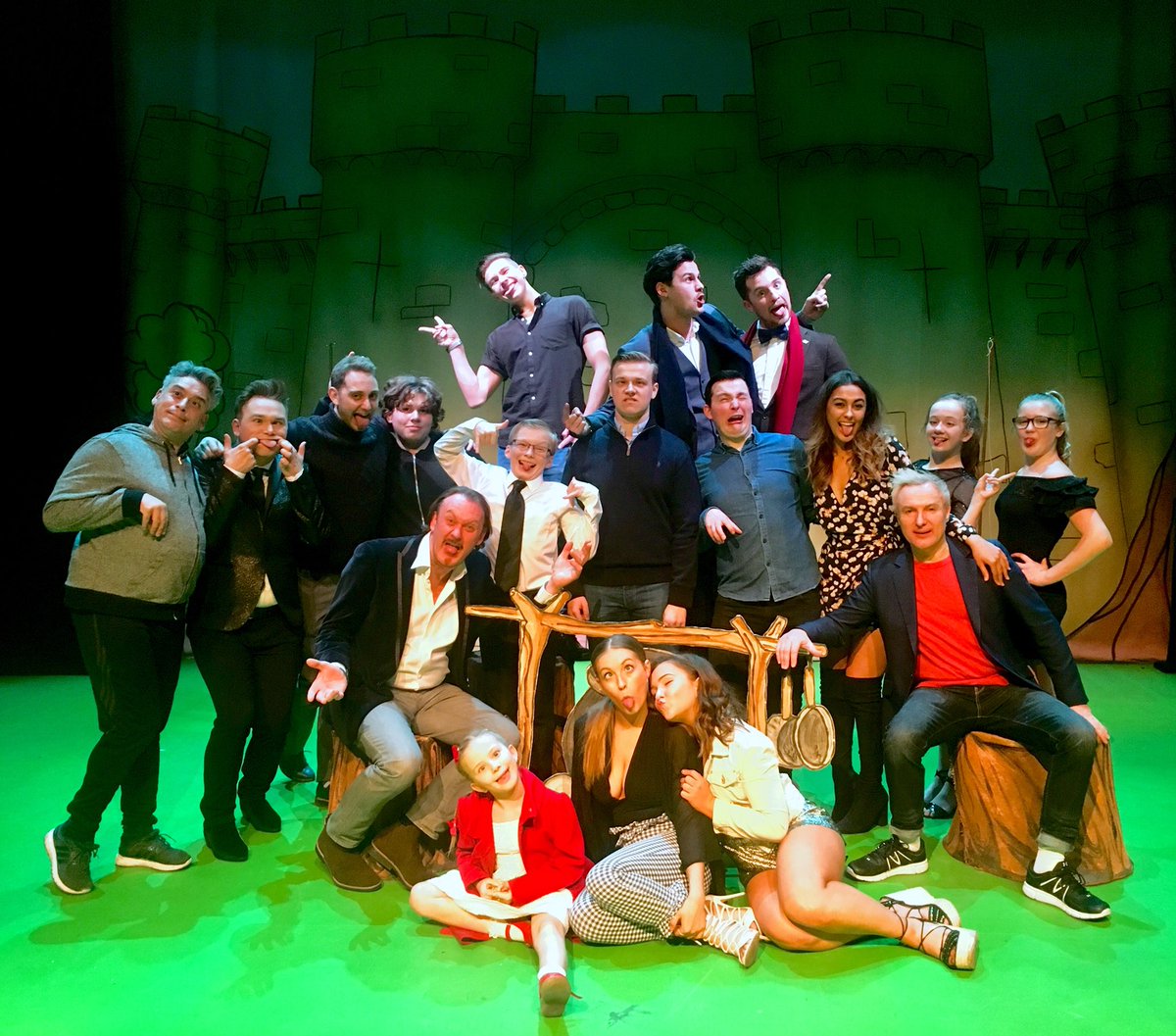 OliverByng's tweet photo. And we come to a close on #PantoDay my favourite day of the year, thank you to all my wonderful cast and crew of @RobinHoodPeepul! Here’s one last #PantoPose of us all being silly! #Panto @panto_day #YearoftheComic https://t.co/1pLkIEUPiS