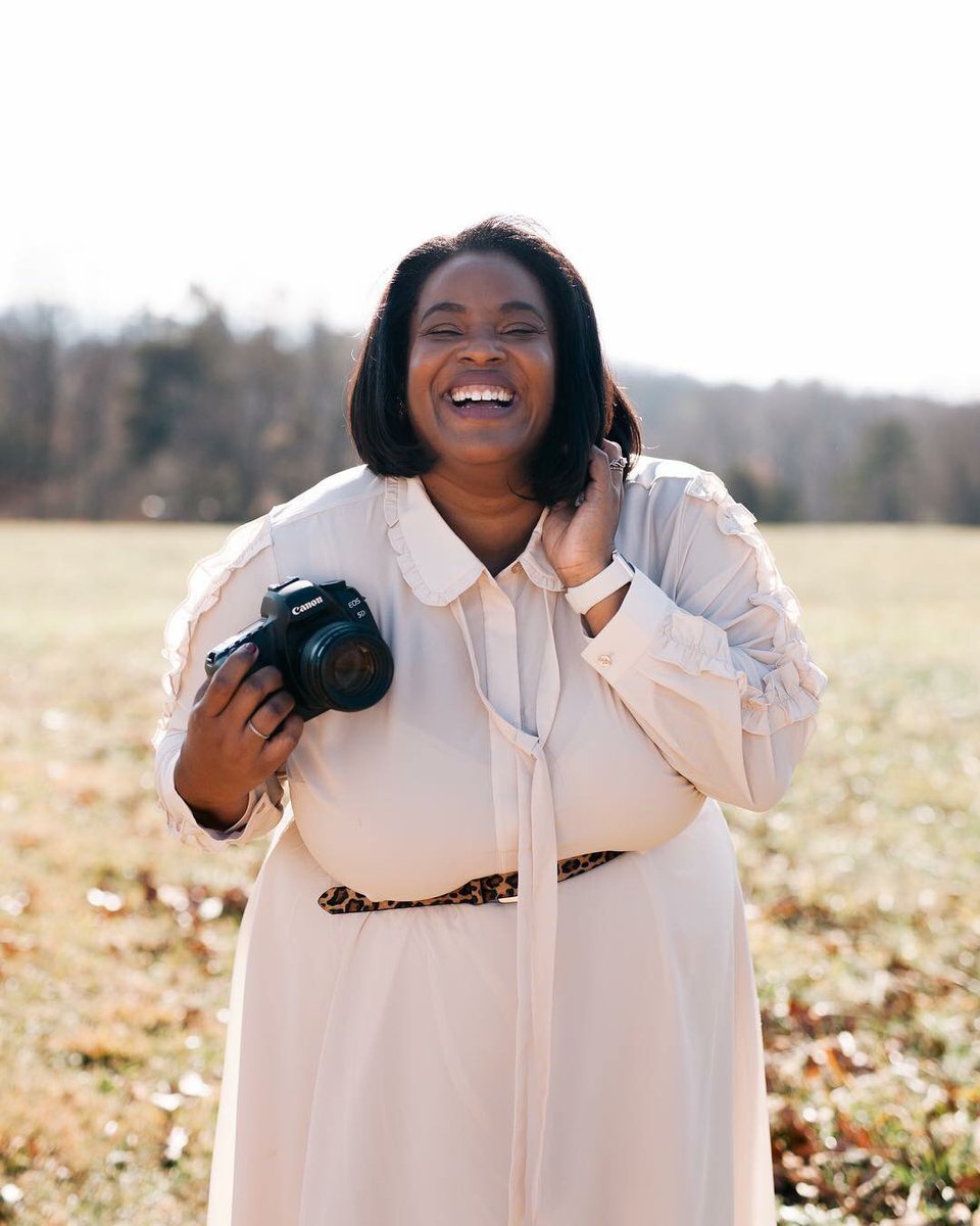 ImagesByAmberR's tweet photo. Happy Friday! Wanted to share a few of my favorite things: champagne cocktails, sequined anything, belly laughs with friends &amp; family, cuddling up on the couch w/bae and of course capturing memories. What are a few of YOUR favorite things? #fridayintroductions #friyay #risingtide https://t.co/6miH4M1B4Q