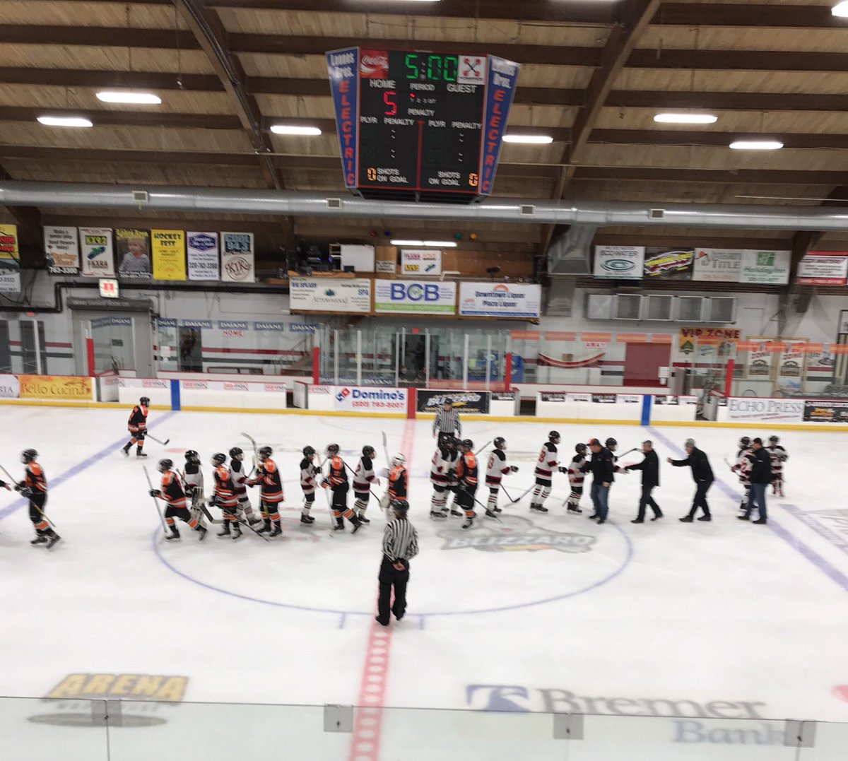 TommyT952's tweet image. Game #1 of the Big Ole PeeWee B Tourney Delano 5 Alexandria Black 5 @YouthHockeyHub #poolplay