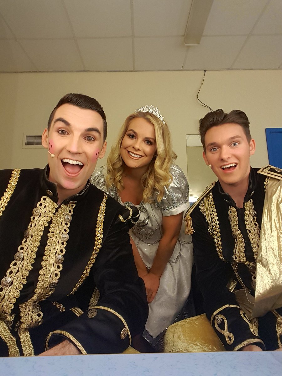 SamWearing's tweet photo. Happy OPENING NIGHT for 'Cinderella' @theforumbarrow . Having the best time with the funniest cast. #HappySam #PantoDebut https://t.co/ZKoSlQtaSg
