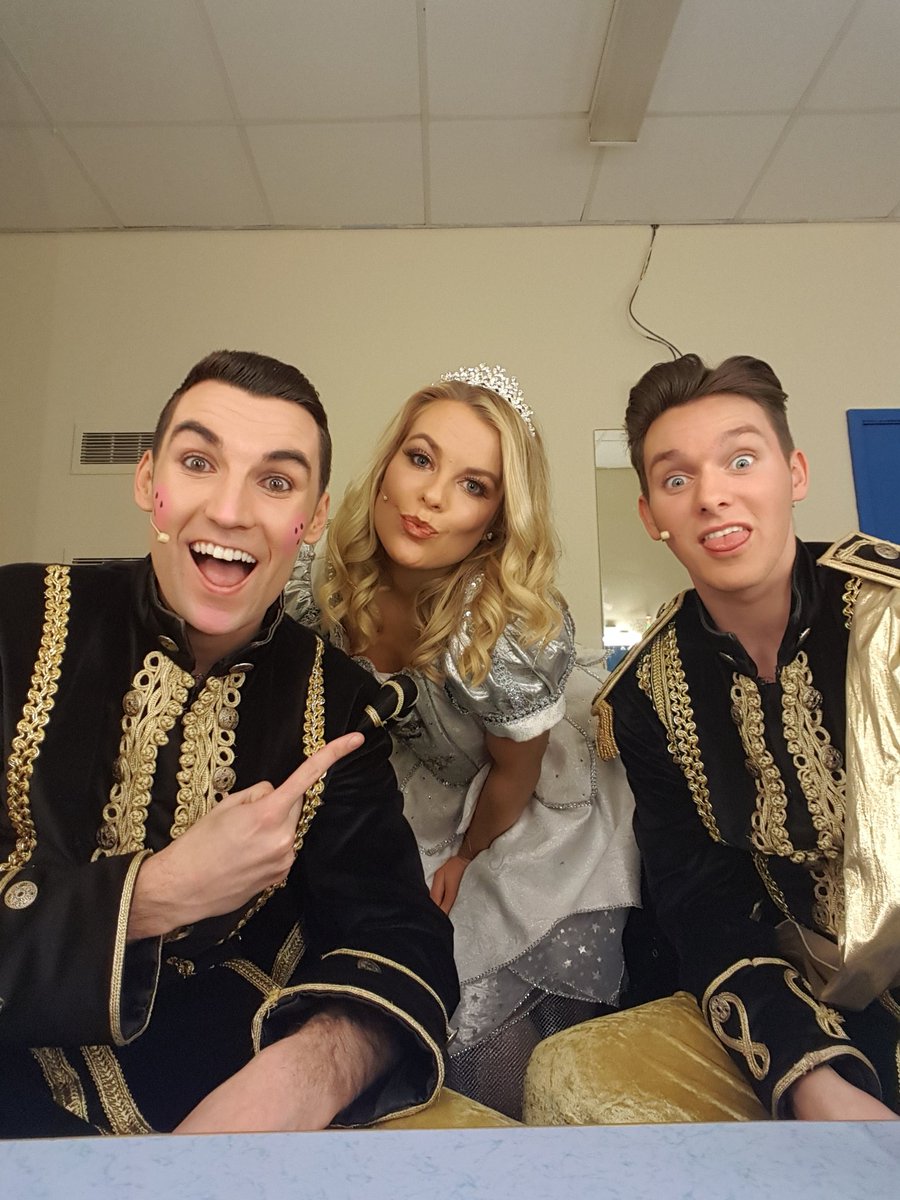 SamWearing's tweet photo. Happy OPENING NIGHT for 'Cinderella' @theforumbarrow . Having the best time with the funniest cast. #HappySam #PantoDebut https://t.co/ZKoSlQtaSg