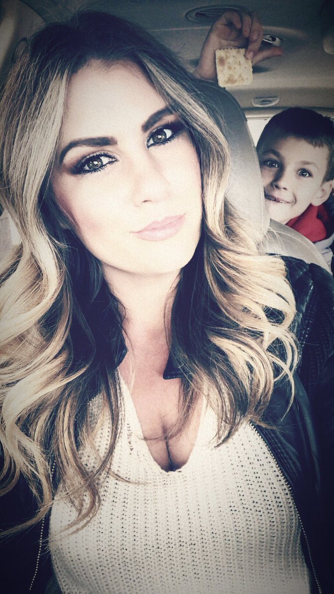 Alexmargaret17's tweet photo. #Photobombed #smoothkid π https://t.co/JmByaxm4lf