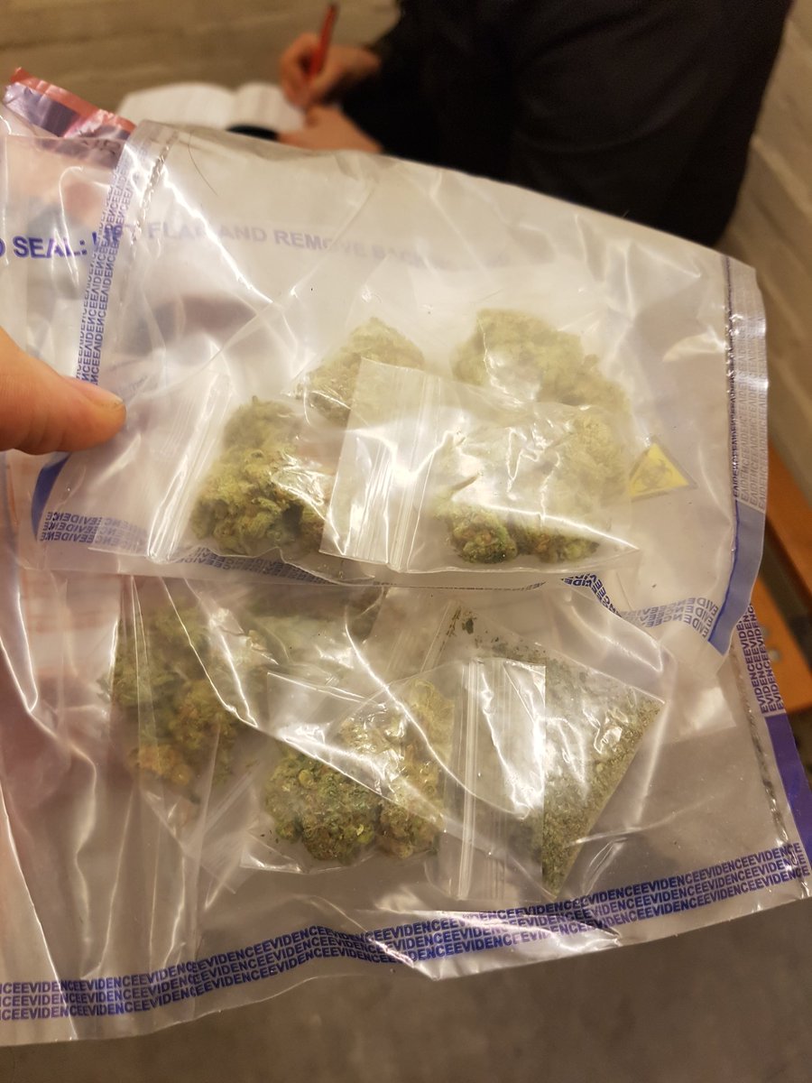 MPSKingsCross's tweet photo. More drugs taken off #Argyle Square tonight by @MPSKingsCross, great stop as suspect tried to make off. Street charge and you can go straight to #Court #wardpromise #backonpatrol 💪 https://t.co/ScWJFylTXw