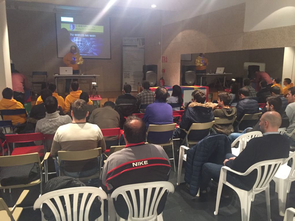 cibercantabria's tweet photo. Gracias a todos los que habéis asistido al taller "Tu WiFi es mi WiFi" en #SWSDR #santander @SmartW_SDR https://t.co/quI3ul0lZj