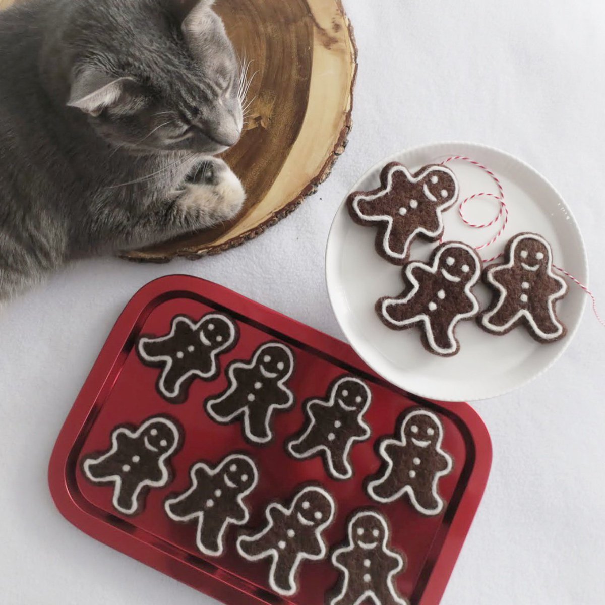 ModernCatMag's tweet photo. #Freeebie! We're giving 3 lucky #cats a Ginger Bread Cat Nip Cookie Toy Set from @tabbyjamesco on Facebook! Check it out: https://t.co/v7ngTSw7jA #cat #Friday #moderncat https://t.co/fei6MP0mlM