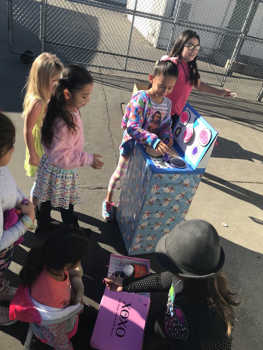 RosaMozo_'s tweet photo. What a fun time at Caine’s Arcade! @ADES_SMUSD https://t.co/PuSX3nf9oT