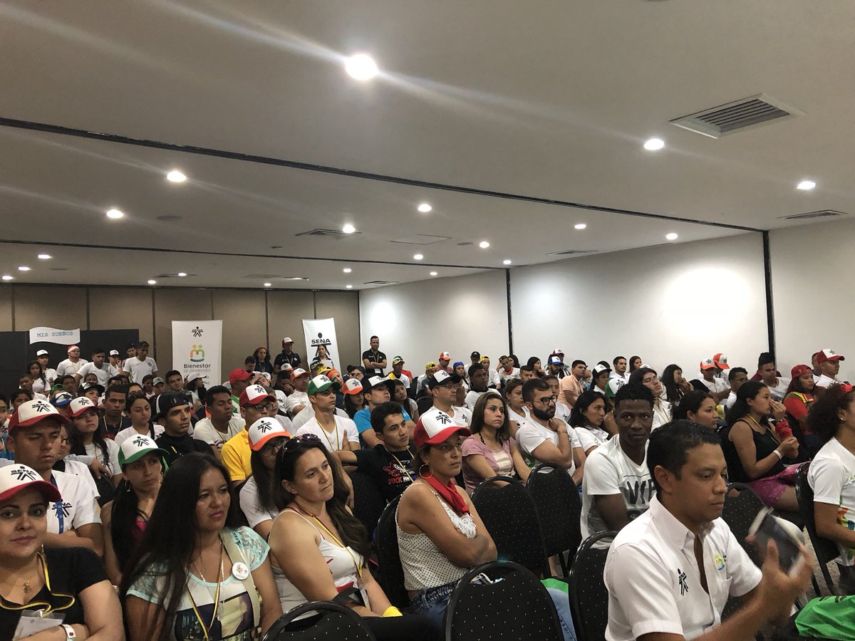 rhinamrm's tweet photo. Gracias #CumbreRepresentantesSENA por tener la oportunidad de dirigir este proyecto @jalizarazo @josedariocastro gracias  @bpintot #cartagena por abrir las puertas a nuestros 180 representantes @SENAComunica https://t.co/1st8hjS0hH