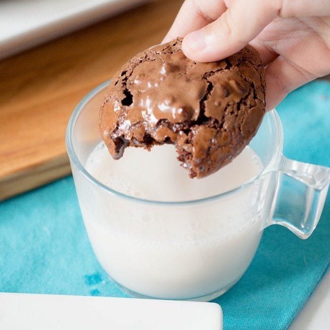 AFewShortCuts's tweet photo. These are possibly the best #glutenfree #dairyfree #cookies of all time. You have to try this Flourless Fudge Chunk Cookies #Recipe on https://t.co/cLv4vz2Y7q. -
-
#recipes #christmascookies #chocolate #baking #foodblogger #foodblog #eeeeeats #f52grams #huffposttaste #buzzfeas… https://t.co/ocgB809xxs