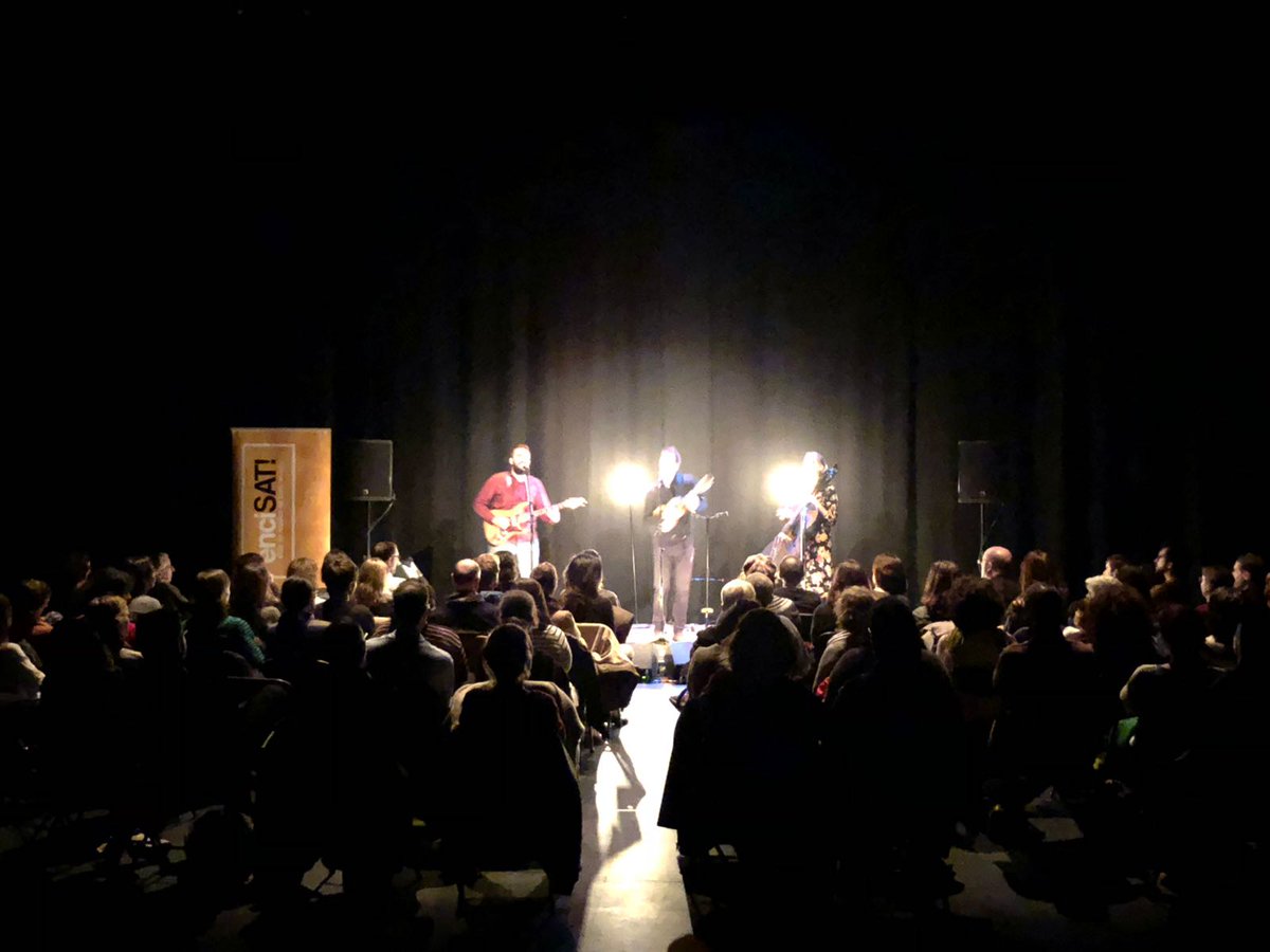 cicleencisat's tweet photo. Gran concert de @guillemromatort al @sat_teatre.  Ara tercer temps amb @EstrellaDammCat! https://t.co/Vpl1orWP78