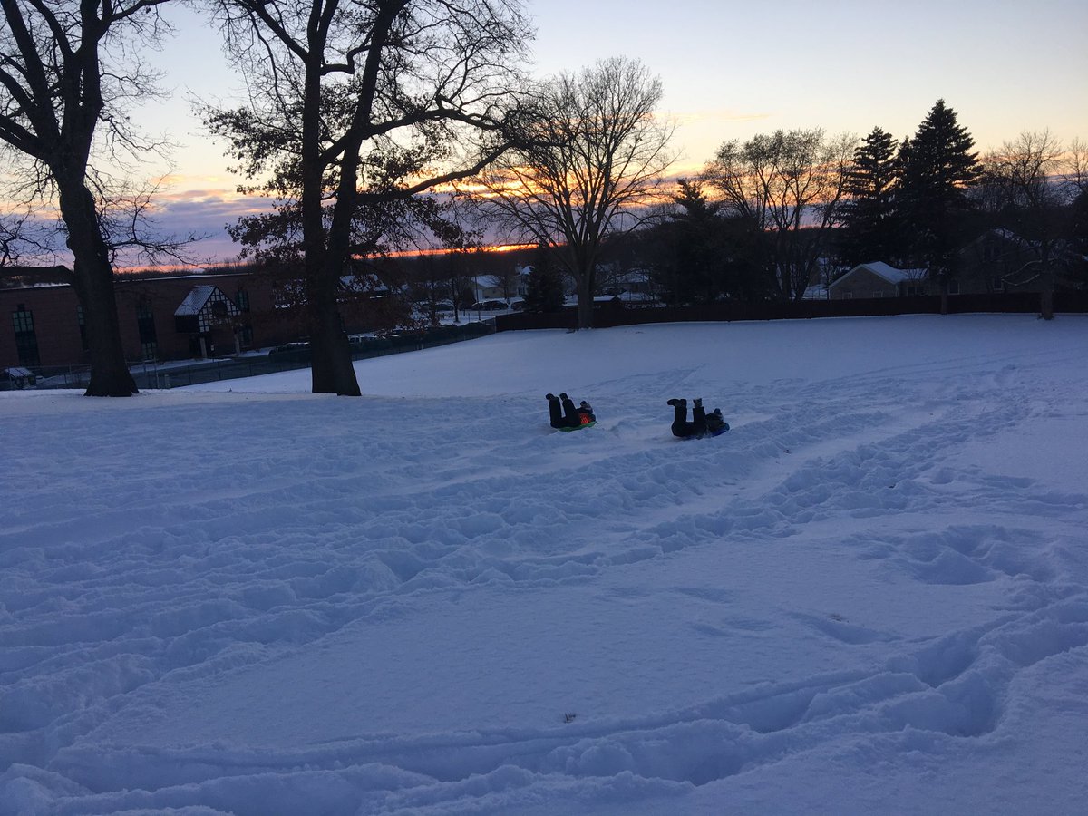 PetePetoniak's tweet photo. Trying to sled in fluffy snow. #sledfail https://t.co/Urjjlyrl69