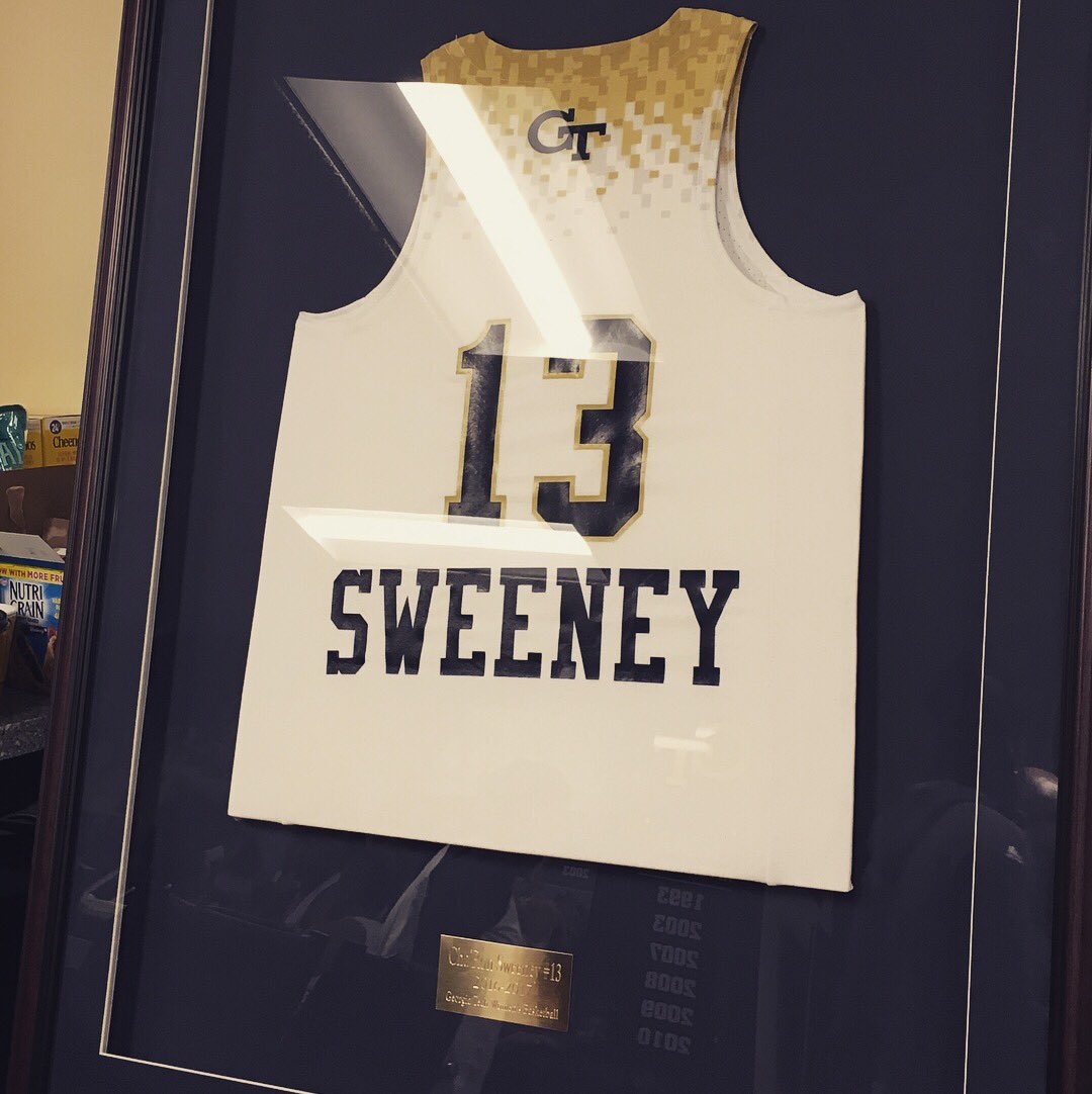 GTWBB's tweet photo. Congratulations to our newest graduate...with her Masterβs!! Weβre so proud of you Cha! π #TogetherWeSwarm #SheGotOut https://t.co/RqKtReIwkH