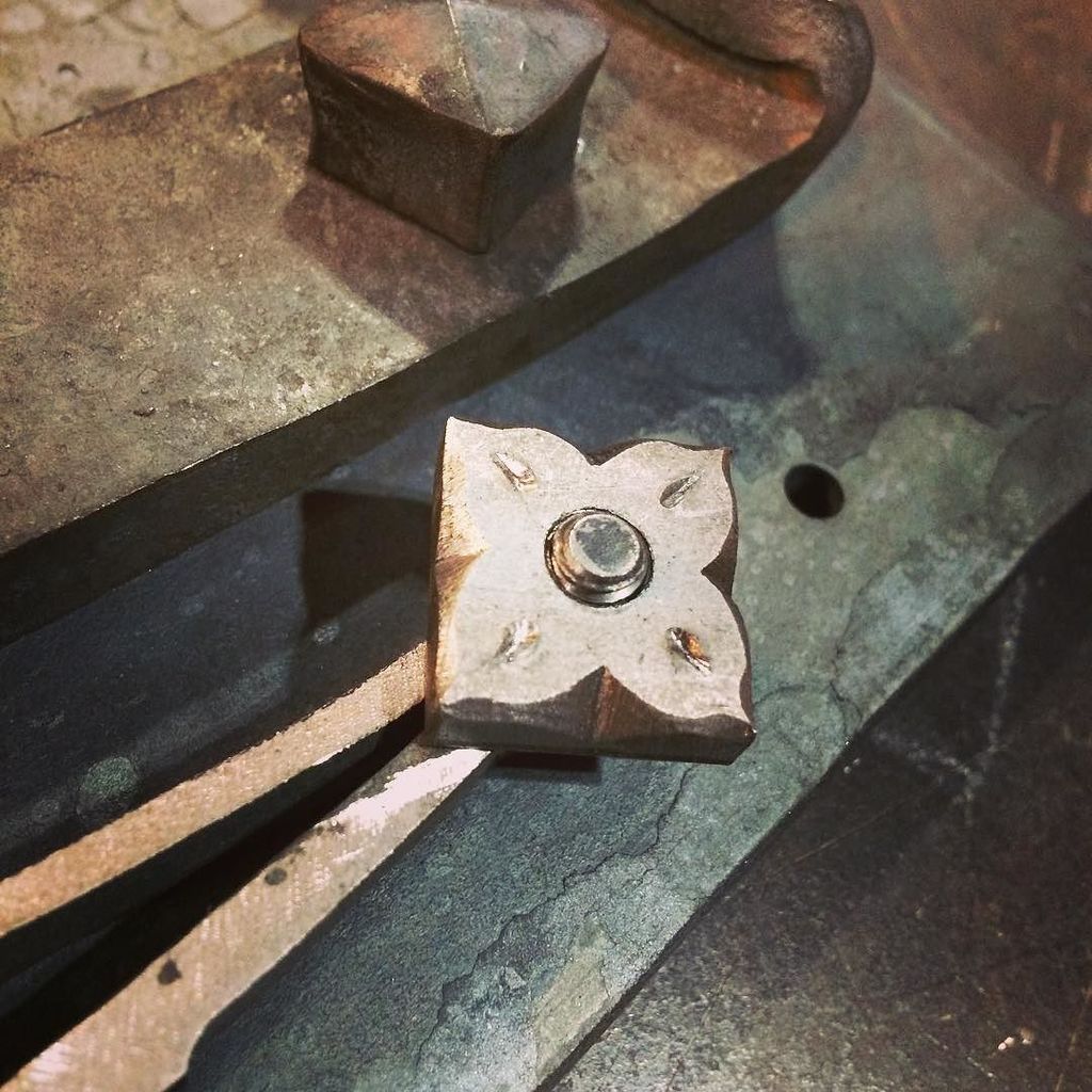 cloverdaleforge's tweet photo. Details. 
#blacksmith #forged #fancynuts #filed #spring https://t.co/nuBxvy2QO9 https://t.co/lVIq4MM69O
