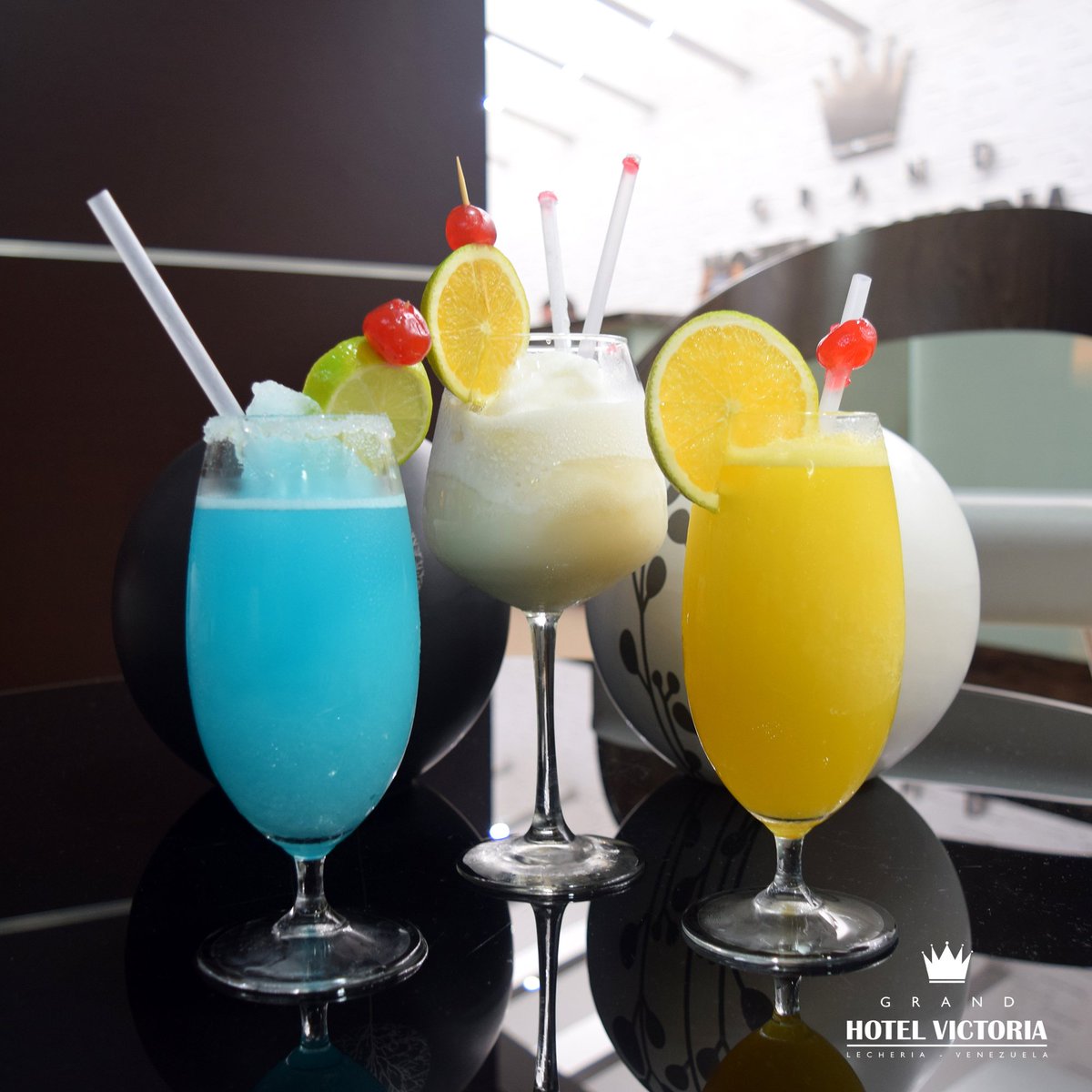 GrandHVictoria1's tweet photo. ¡Feliz viernes! La mejor manera de disfrutar los viernes es con un rico y refrescante coctel. ¡Te esperamos! #coctel #viernes #hotel #lecheria https://t.co/BeNwxiRubR