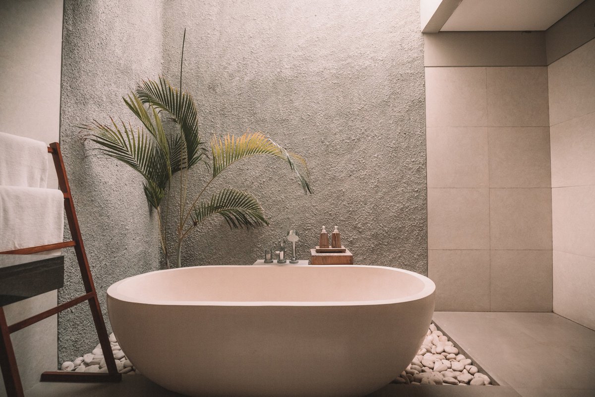 LandmarkCustom's tweet image. After a long busy week there is nothing like a relaxing bath.