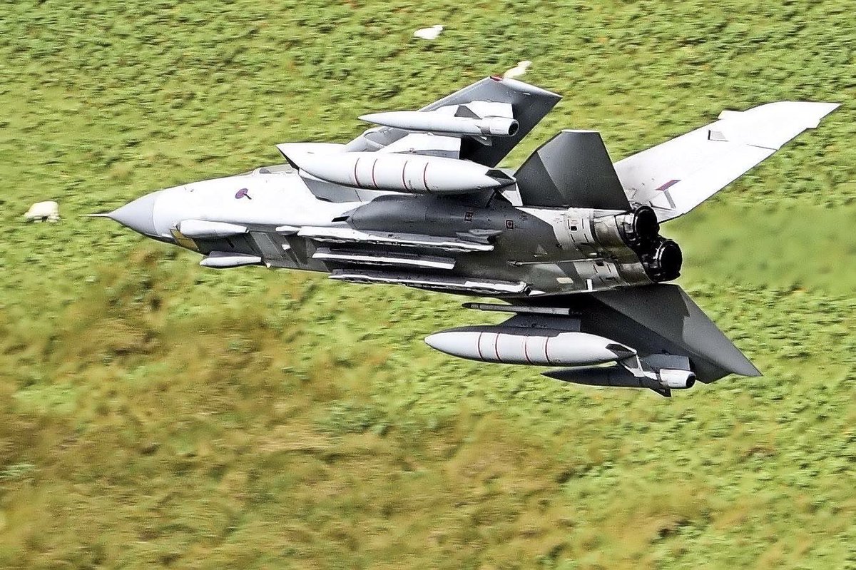 Gaznobby's tweet photo. Tonka through the Loop https://t.co/g9J0suFfh0