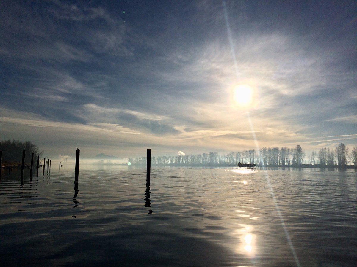 HarbourAirLtd's tweet photo. 10 days until Christmas and our advice is to just #gowiththefloat on this #floatplanefriday... https://t.co/e6TjSNIxis