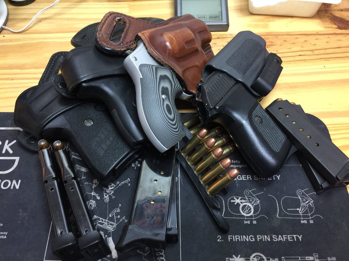 phis4me's tweet photo. Clean Blasters=Happy Blasters @sigsauerinc #p230 #p239 @SmithWessonCorp #642 @ruger firearms #lc9 https://t.co/rNId67cd9r
