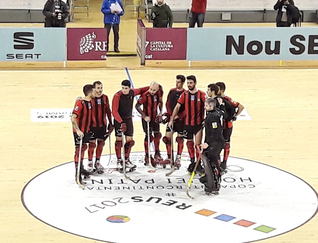 jplanapons's tweet photo. Pavelló Olímpic de @reus_cat demà 16 desembre a les 17h gran FINAL de la Copa 🏆#Intercontinental 🏆🏒 d'#oquei patins 🏒2017 entre:
#BenficaSL - @ReusDeportiu 
 ⚫🔴  👏
@FCPati #TeamCAT  
@esportcat https://t.co/Eojslllyz8