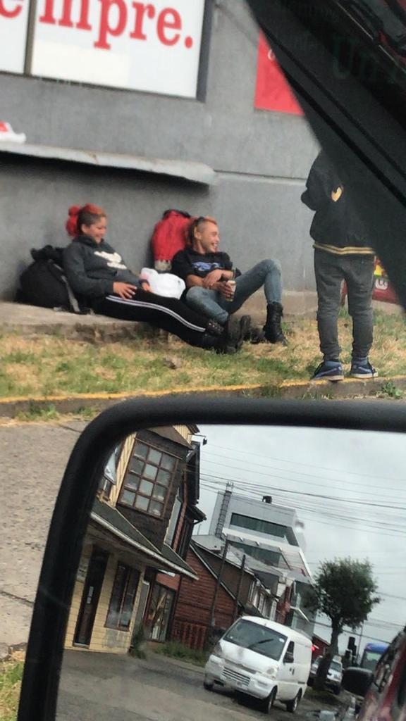 BorquezRafael's tweet photo. #Castro, ya estan aquiii ,ni un respeto ,con la Chela en la mano y eso que estamos en diciembre @Asurinforma @redloslagos @biobio https://t.co/Cont9Au6XL