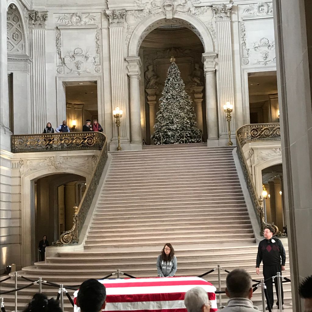 jasonbroccoli's tweet photo. Goodbye to Mayor Ed Lee - people have been coming to pay their respects all day, nonstop. ⠀
#MayorEdLee #RIPEdLee @mayoredlee @SFMONS @sfcityhallevent https://t.co/6DueQ3nj6x