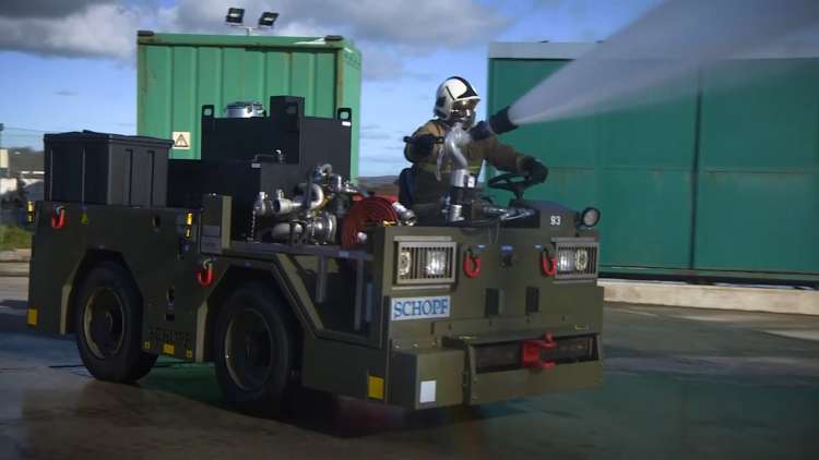 taskforcetips's tweet photo. This custom quick attack firefighting vehicle (NMATT #firefighting module) with our #TFT monitor & Master Stream #Nozzle was specifically designed for the decks of HMS Queen Elizabeth Class carriers’ 4-acre #flightdecks. Way to innovate a new way to fight fires WO1Moonan! https://t.co/SUhYalgk1b