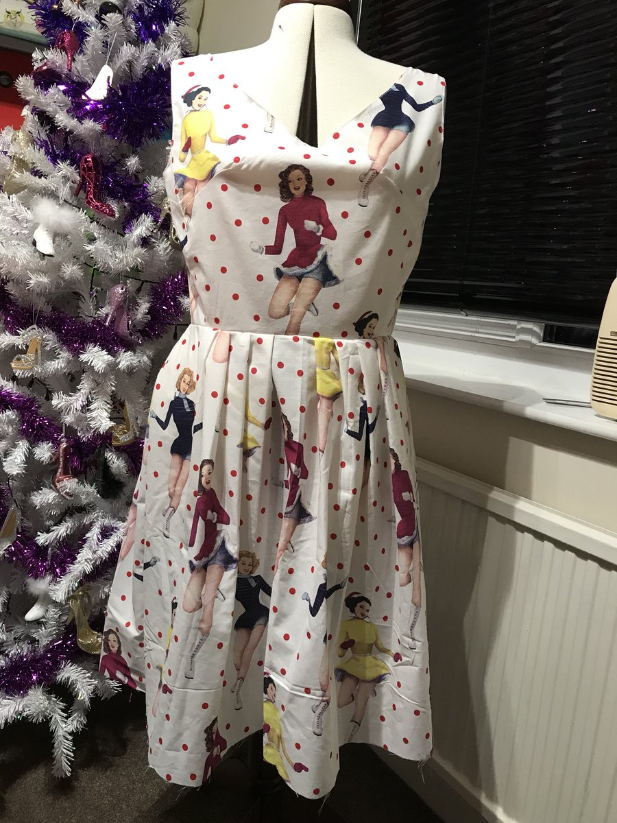 goodlifebon's tweet photo. @Georgeatasda @asda Amazing what you can make from a Christmas Pin Up Duvet. Male Pin Up Duvet to be made up next. #secretsantaday #OfficeChristmas @LoveSewingMag #1501threadcount made twice now from Duvets. πππ #makedoandmend https://t.co/RuqjlLxatB