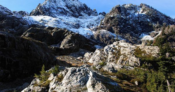 danadventurer's tweet photo. https://t.co/acRpmoxYrb The first snow of the year in October 2016 on the north face of Chair Peak. #hiking #camping #outdoors #nature #travel #backpacking #adventure #marmot #outdoor #mountains #photography https://t.co/X3v0c0wwKM