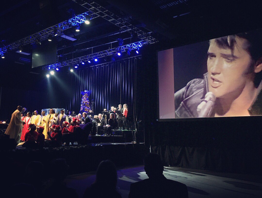 The first-ever #Christmas with #Elvis concert at #Graceland earned a standing ovation from the crowd!