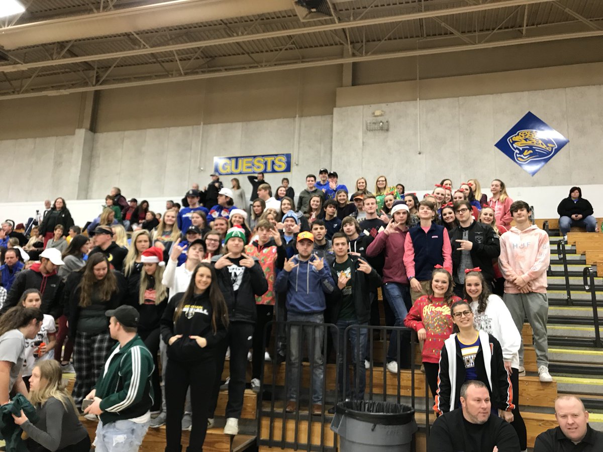 Shout out to our awesome student section tonight! #JaguarPride <a href="/JaguarAthletics/">Seckman Athletics/Activities 🐆</a> <a href="/SHSBuckets/">SHS STUDENT SECTION</a> 💙💛🏀