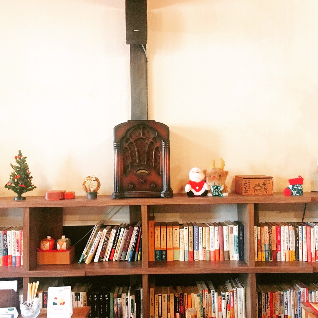 seiryukibako's tweet photo. クリスマスの装飾をしました🎅🎄🎁ぜひ、見に来てください♪
#青梅 #青龍kibako #ゲストハウス #カフェ #クリスマス https://t.co/EyJIDHQRgc