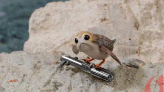 Wah, #porg yang lucu Jadi aksesoris #actionfigure #LukeSkywalker buatan Hot Toys goo.gl/nZUmTL #StarWars #thelastjedi via #kupaman