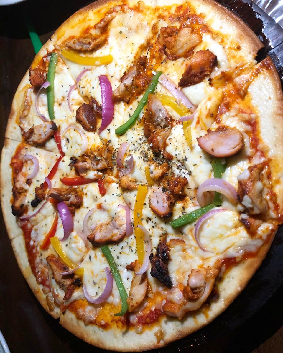 EatTillYouBurpp's tweet photo. Tag a Pizza Fan who would fall in love with this Angry Bird Pizza @raastabombay ๐
#EatTillYouBurpp #ETYB #Pizza #Cheese #LifeStyle #Foodie #PizzaLust #Colourful #Cheesy #Wow #Eeeeats #OmNomNom #PizzaFan #PizzaLove #Best #OhSoGood #CheesePorn #AngryBirds #Khar #Raasta #Mumbai https://t.co/IZ1zvlGREw