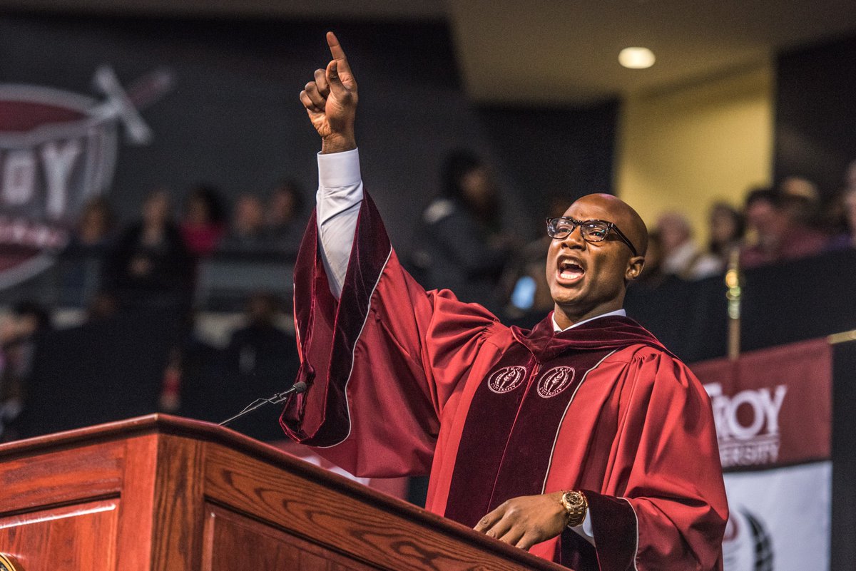 jonahphotograph's tweet photo. @DeMarcusWare Enjoyed seeing you at Troy's graduation today. Great job and always proud to have a super star as a Troy Trojan! https://t.co/UQGOKHX4Mi