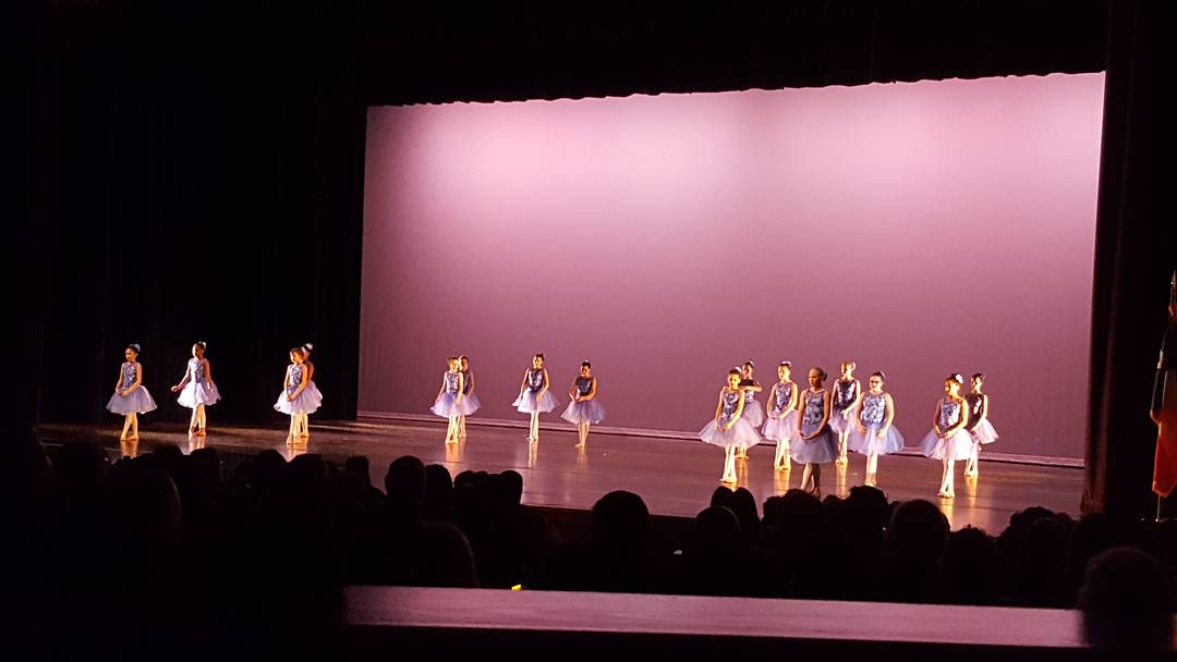 Lamar_Dance's tweet photo. What a great evening! THANK YOU to all our dancers and families for another wonderful production. Especially grateful for the @LamarFineArts #DanceGuild volunteers who helped make tonight run so smooth with 240 dancers! #AISDGotTalent #AISDProud @FineArtsAISD @AISDdance https://t.co/NpDttJHKSc