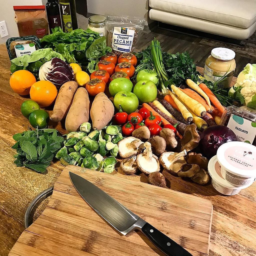 paleochef's tweet photo. It's Friday night, and I feel alright. The party is here on the West Side. So I reach for my kombucha and I turn it up.
_
Pre-prep for tomorrow's dinner. #thisisonlyhalfofit
_
I am THIS excited to play with the menu I put together. It includes paleo, pri… https://t.co/ijr4eS28bs https://t.co/kpo64s23Lv
