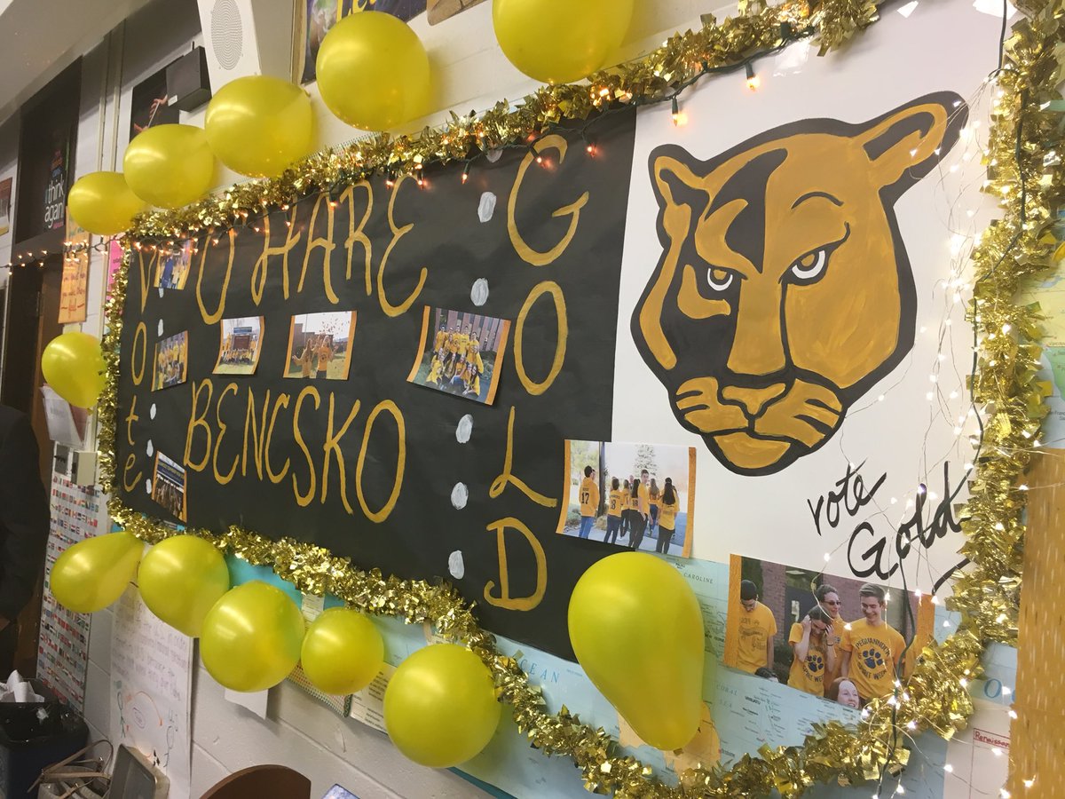 MrJBermudez's tweet photo. Such an amazing convention for the AP GOV class with @MrsJCohen20, @GoldParty2017 @BLUEPARTY17. I am so proud of all the hard work these students! They represent the pride of Pequannock! @akscelso https://t.co/UQknpNxaHN