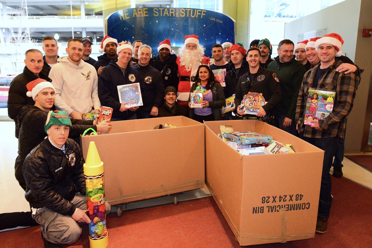 FDNY's tweet photo. On Friday, December 15, #FDNY members from #Engine62 and  #Ladder32 visited The Children’s Hospital at @MontefioreNYC to spread some holiday cheer along with Santa Claus himself! https://t.co/vEjegWB0rD