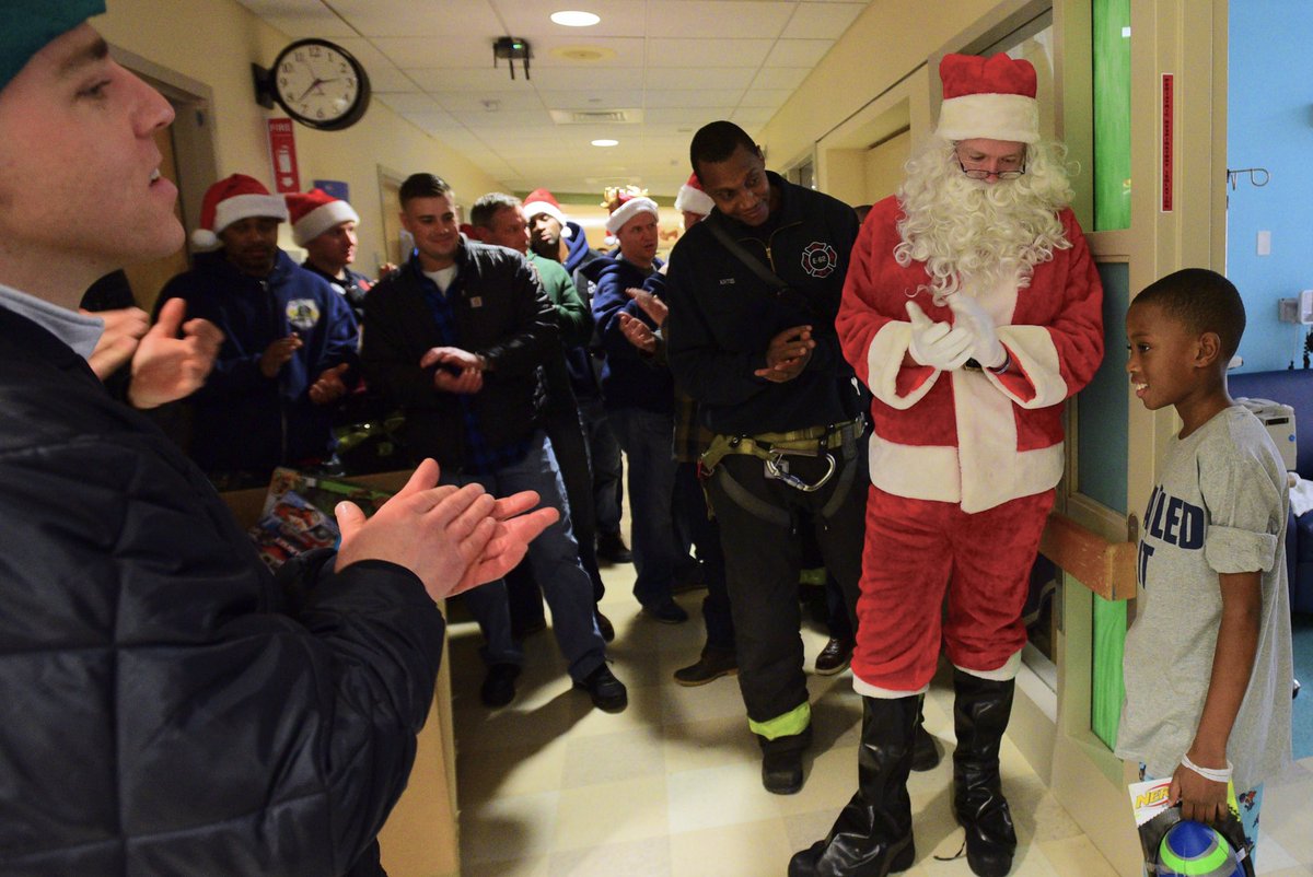 FDNY's tweet photo. On Friday, December 15, #FDNY members from #Engine62 and  #Ladder32 visited The Children’s Hospital at @MontefioreNYC to spread some holiday cheer along with Santa Claus himself! https://t.co/vEjegWB0rD
