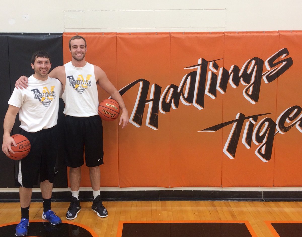 Coach_Creech33's tweet photo. Show up to practice today...frosh coaches showing Cougar love! @CoryFehringer @CoachBellyTLTL #universalgame๐๐ https://t.co/oPTVVYehcH