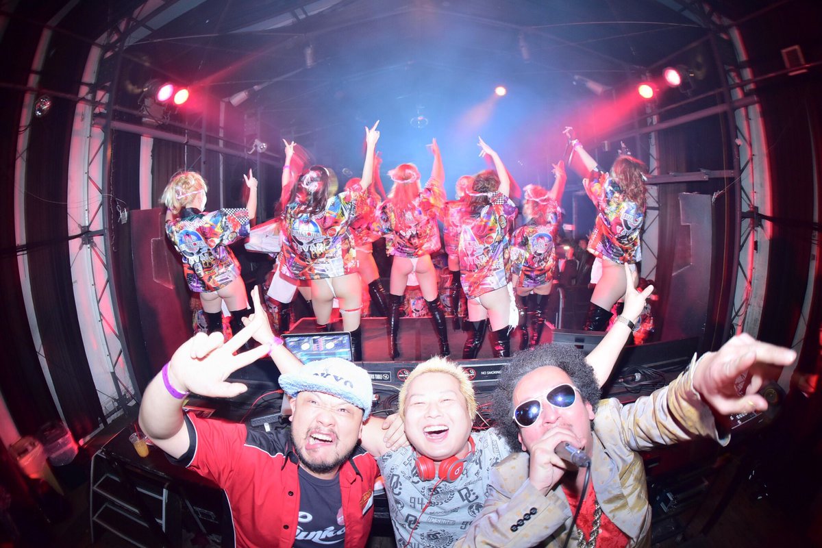 DJ_HANGER's tweet photo. 今日のHALFMOON RAVE@AGEHA最高でした!
どのフロアーも知り合いのDJだらけで 忘年会な感じで楽しかった!
個人的に贅沢ホリデイズが優勝でした!
#ageha #halfmoonrave #barlesque #funkot #贅沢ホリデイズ https://t.co/AKI0v369Ab