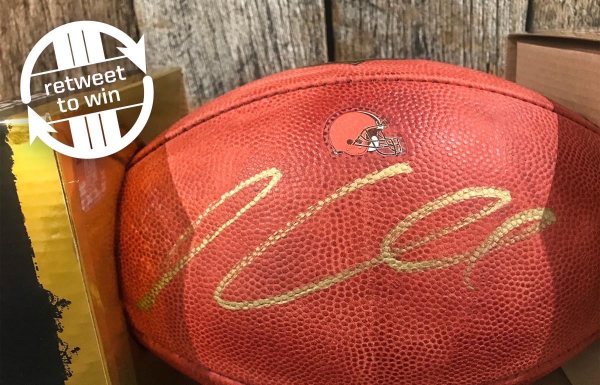 🚨 RETWEET and FOLLOW for a chance to win this signed Isaiah Crowell football! 🚨

Rules: brow.nz/zmqNJZ